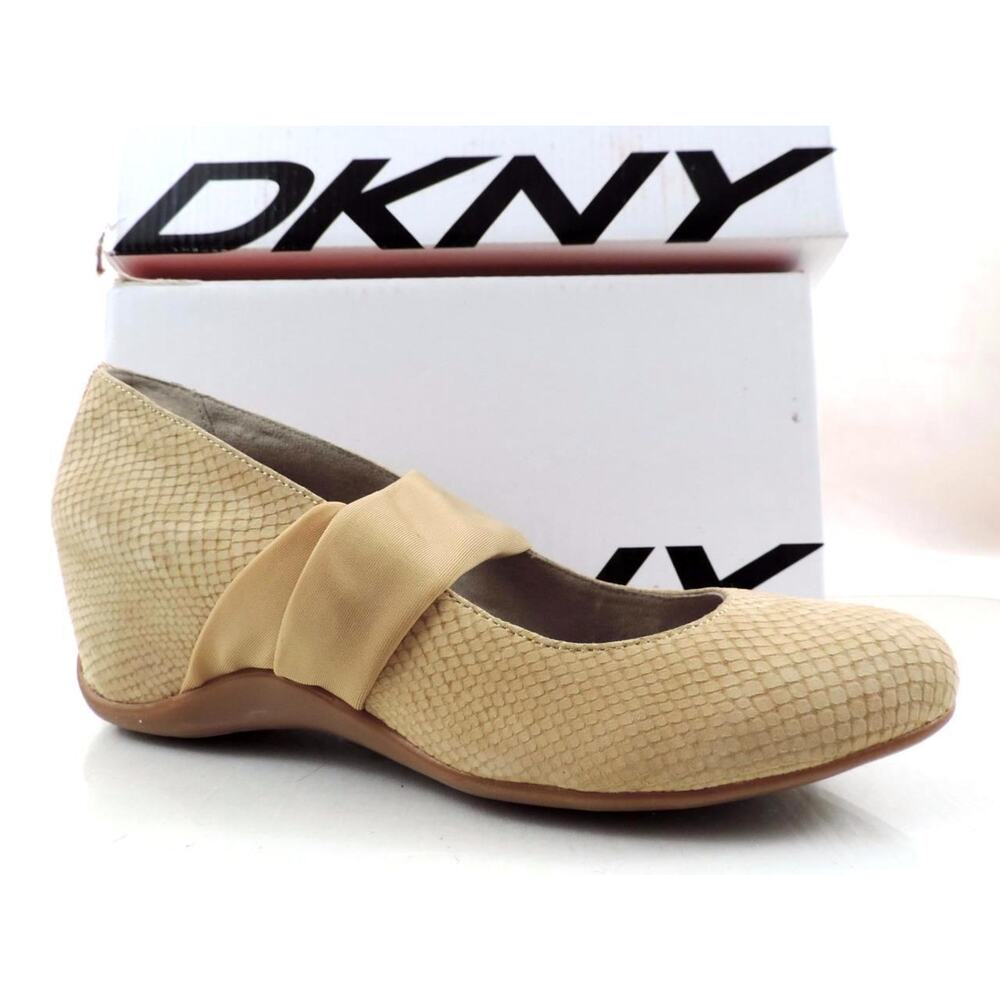 Women's Shoes DKNY Active Paula Mary Jane Wedge Walking Comfort Sand Size 9.5